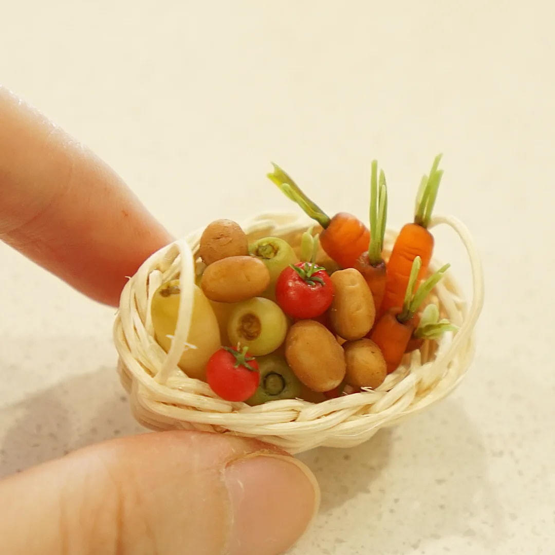 Mẹ đảm 'hô biến' đất sét làm đồ chơi tí hon tặng con gái