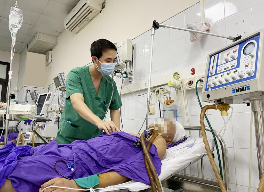 Hiện nạn nhân đang được chăm sóc đặc biệt tại Bệnh viện đa khoa tỉnh Quảng Ninh.