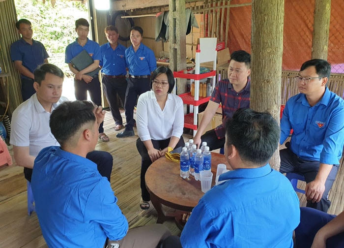 Đoàn công tác của Trung ương Đoàn khảo sát mô hình thanh niên phát triển kinh tế tại thị xã Sa Pa.