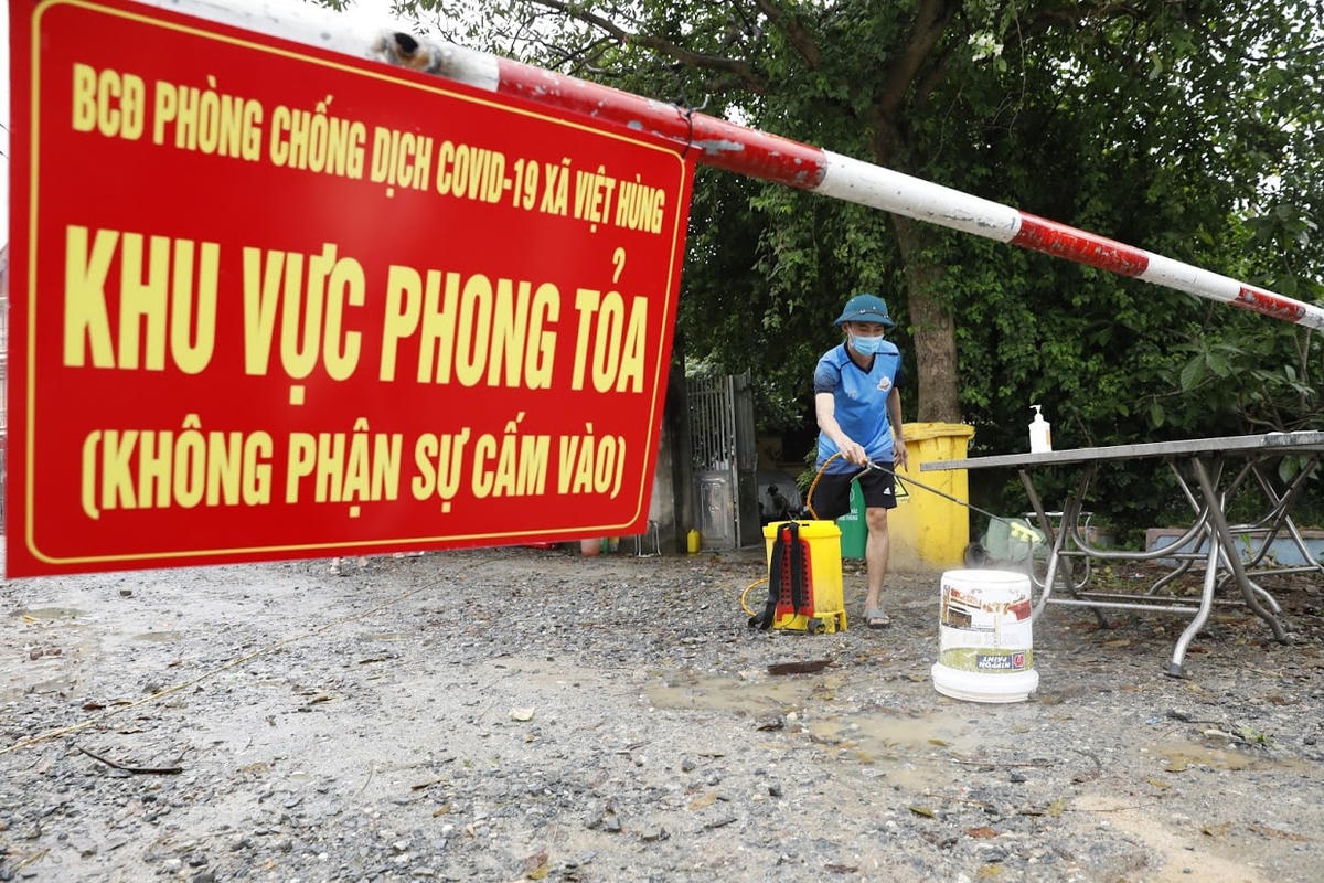 Đám cưới hoãn, nghỉ làm, học online...
