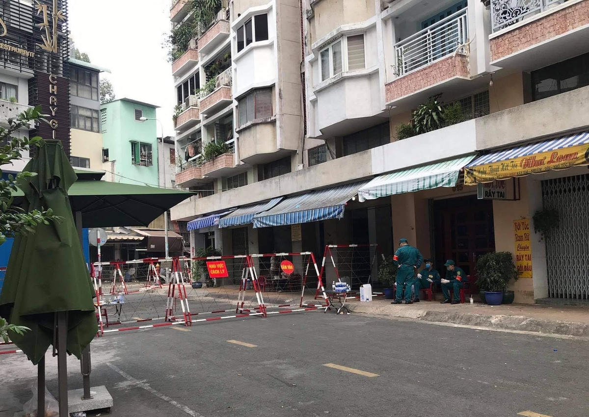 Phong tỏa một phần chung cư Sư Vạn Hạnh.