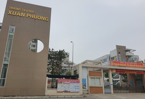 Trường Tiểu học Xuân Phương trong buổi sáng 30/1. Ảnh: Võ Hải.