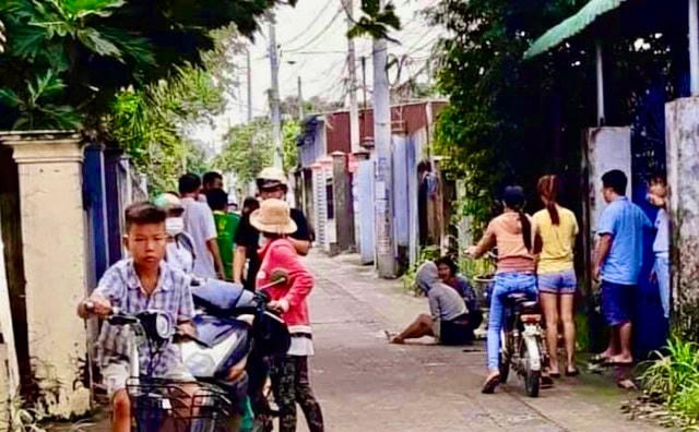 Khu vực chị H. bị cướp xe kéo lê trên đường gần 30 m.