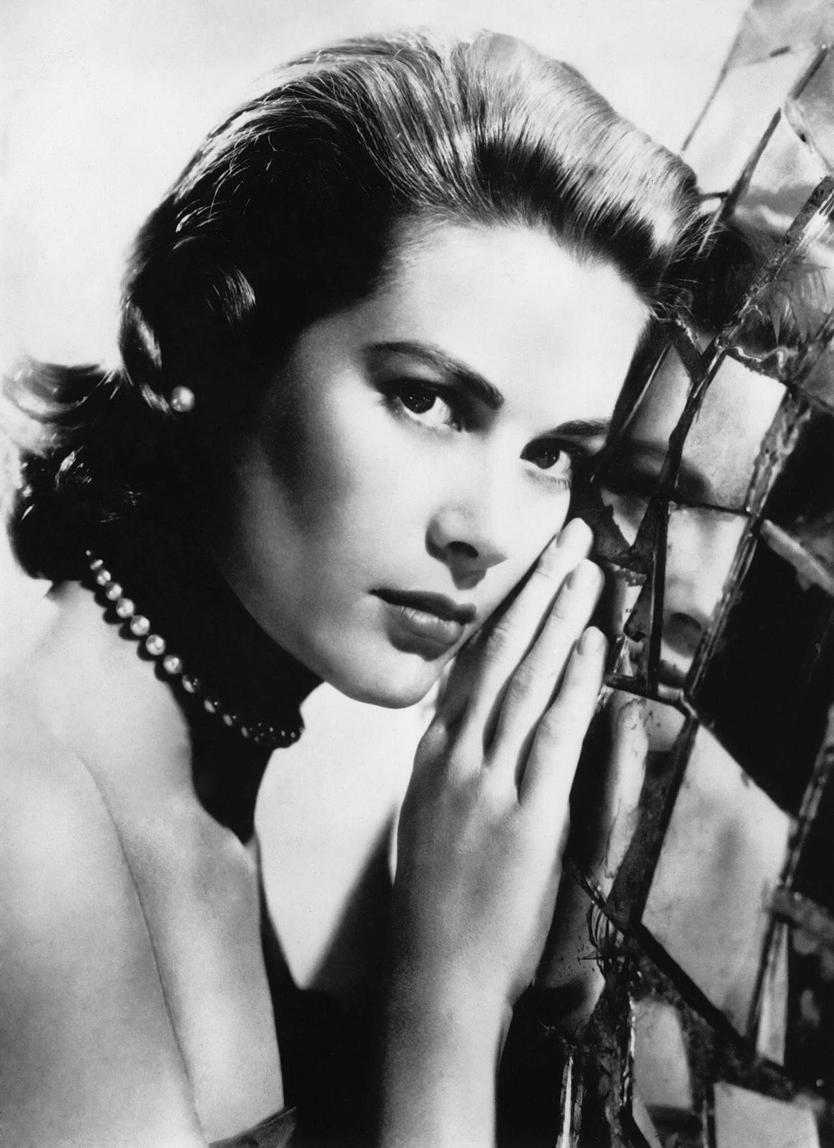 Grace Kelly là hiện tượng vô cùng đặc biệt trong lịch sử thời trang.