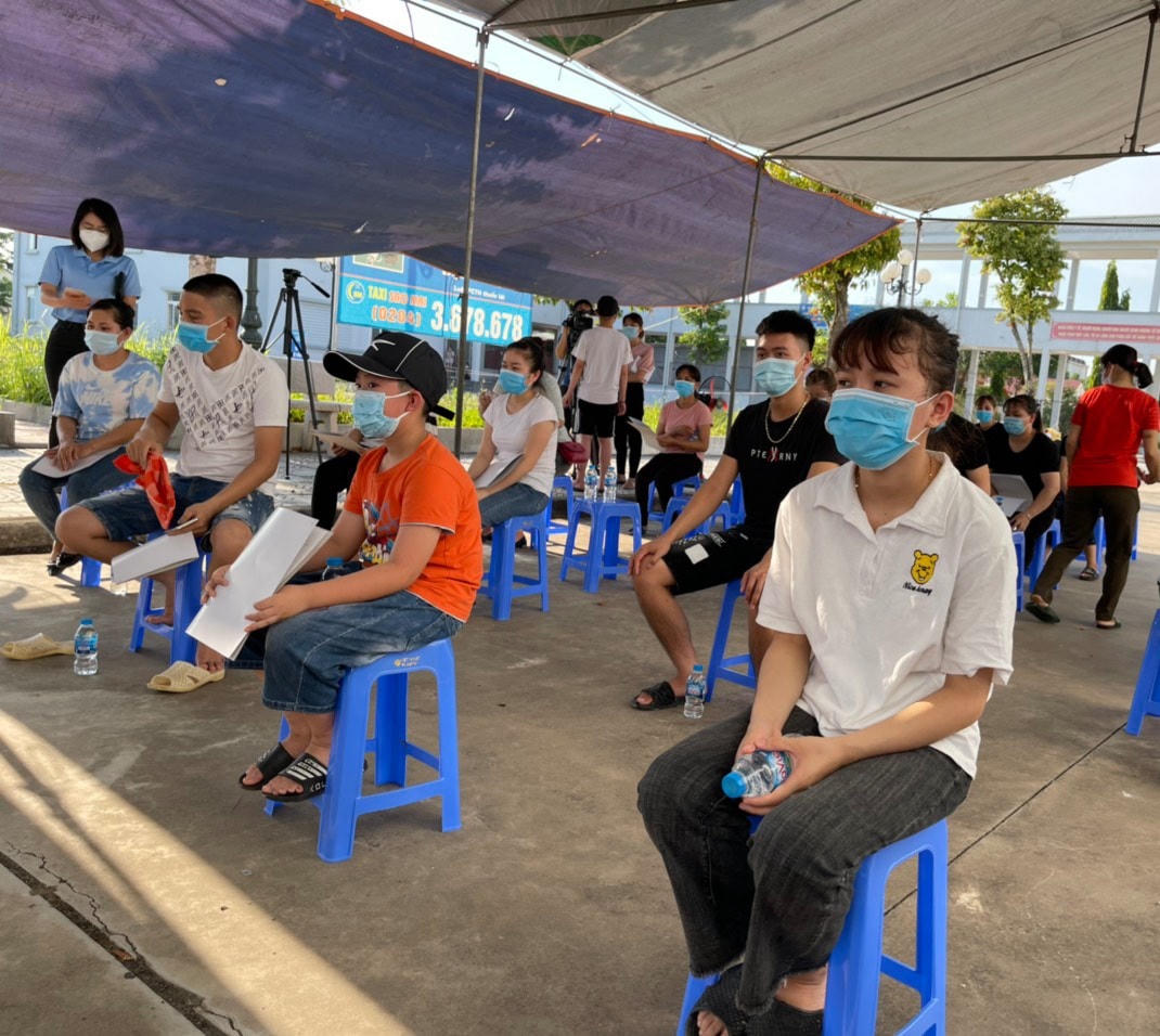 Những bệnh nhân được ra viện tại Bệnh viện Dã chiến số 1 tỉnh Bắc Giang.