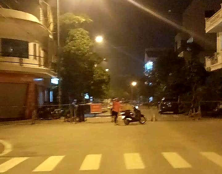 Đường phố Lê Tiến Phục, thuộc khu đô thị đông dân Thống Nhất, tâm dịch của TP Nam Định đã được phong tỏa từ chiều qua, 25/10.
