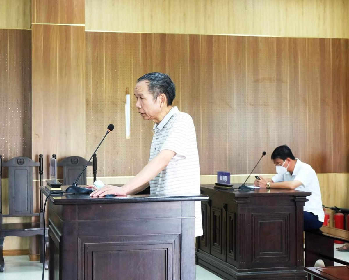 Nguyên Phó Chủ tịch HĐND thị xã Nghi Sơn Hồ Đình Tùng bị tuyên phạt 30 tháng tù giam.