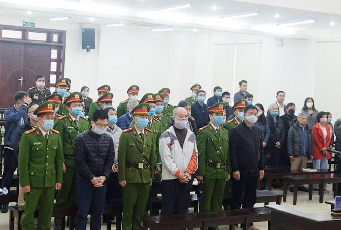 Các bị cáo tại tòa.