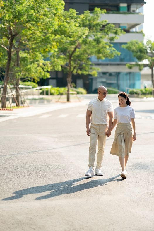 Ca sĩ Phan Đinh Tùng bày tỏ tình cảm với vợ Thái Ngọc Bích: “Vợ chồng nghĩa nặng tình sâu. Thương nhau đến lúc bạc đầu còn thương”.