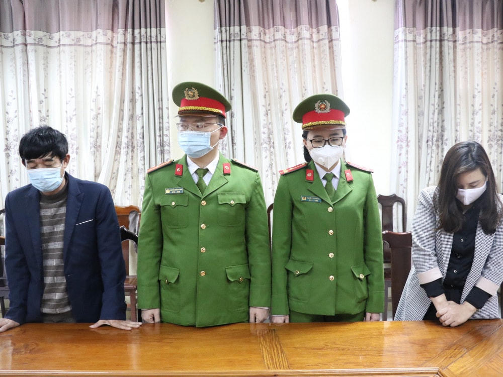 Vương Đức Hải và Nguyễn Thị Diễn tại cơ quan điều tra.