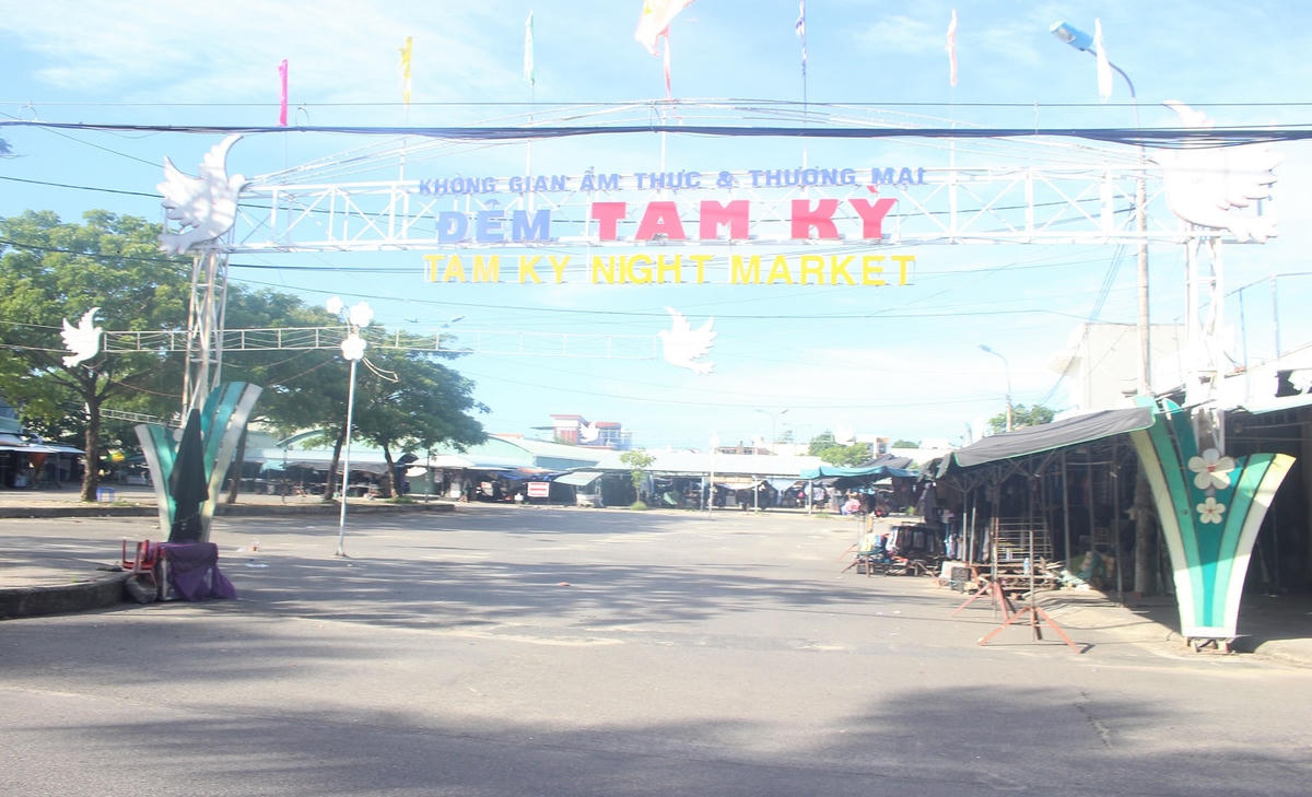 Chợ Vườn Lài được dỡ bỏ lệnh phong tỏa.
