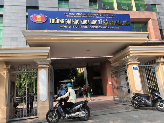 Lùm xùm 12 giảng viên nghỉ việc: Phê bình Trưởng khoa