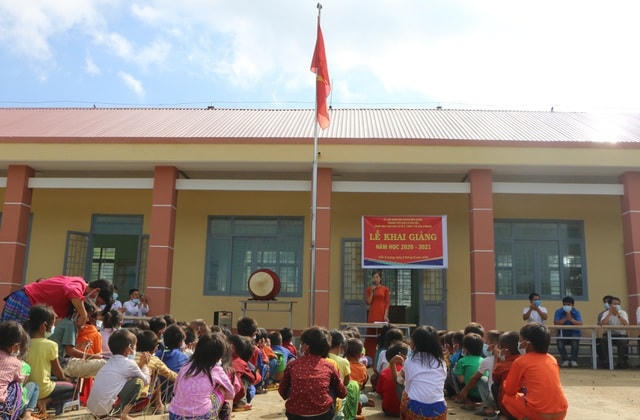 Lễ khai giảng năm 2020 - 2021 đáng nhớ nhất với tất cả học sinh và thầy cô vì dịch Covid-19.