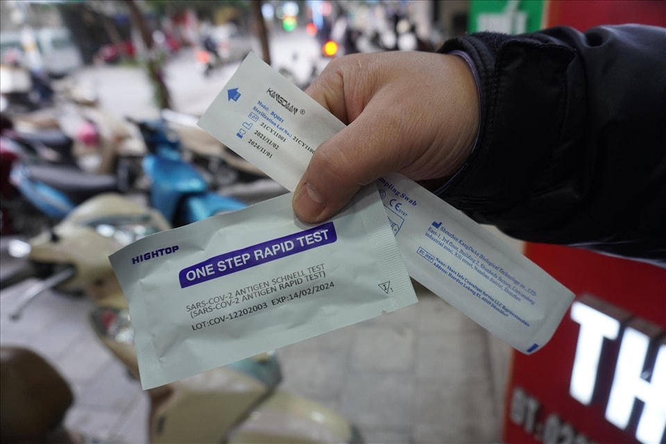 Kit test Covid-19 và thuốc Molnupiravir là 2 mặt hàng có số lượng người mua nhiều nhất.
