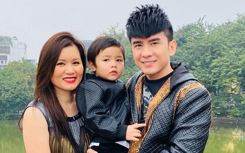 Sau ly hôn, Đan Trường giữ quan hệ bạn bè với vợ cũ, cùng nhau chăm sóc con trai. 