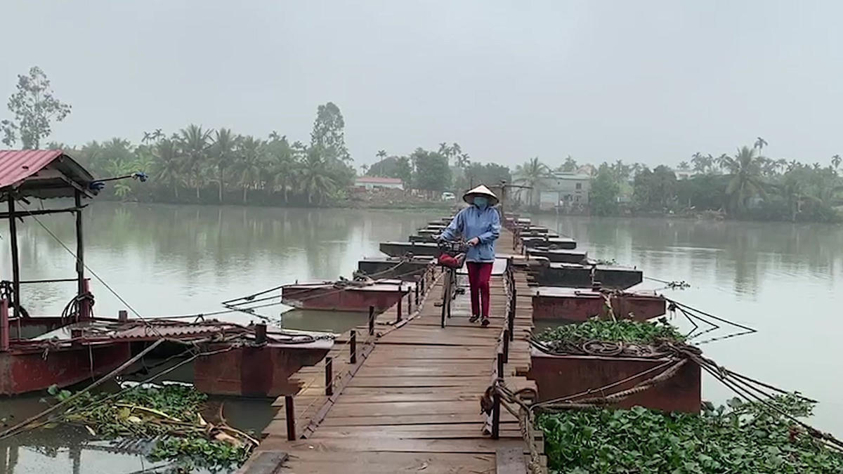 Mỗi ngày có khoảng 500 lượt người và phương tiện qua lại