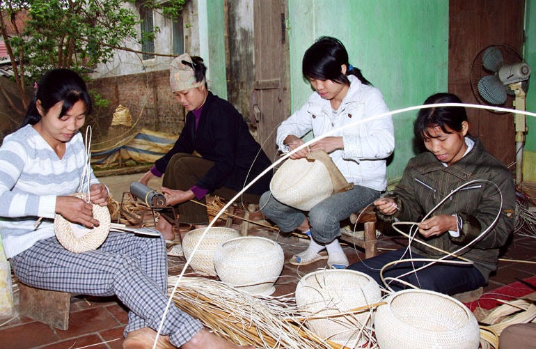 Hàng thủ công mỹ nghệ của Hà Nội được “chắp cánh” xây dựng thương hiệu.