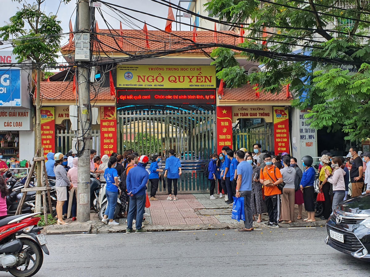 Hiệu trưởng trường THCS Ngô Quyền bị tố lạm thu.