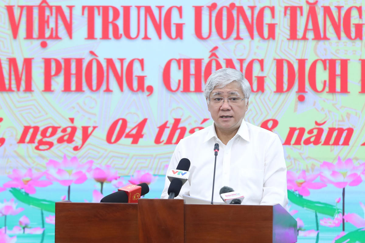 Chủ tịch UBTƯ MTTQ Việt Nam Đỗ Văn Chiến phát biểu tại buổi gặp mặt.