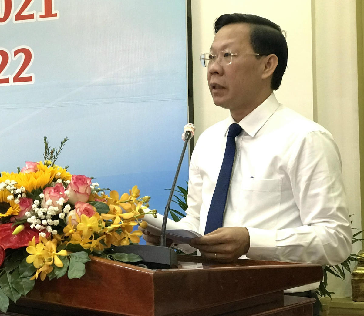 Ông Phan Văn Mãi, Ủy viên Trung ương Đảng, Chủ tịch UBND TP HCM, đại diện cho cụm trưởng cụm thi đua phát biểu khai mạc tại hội nghị.