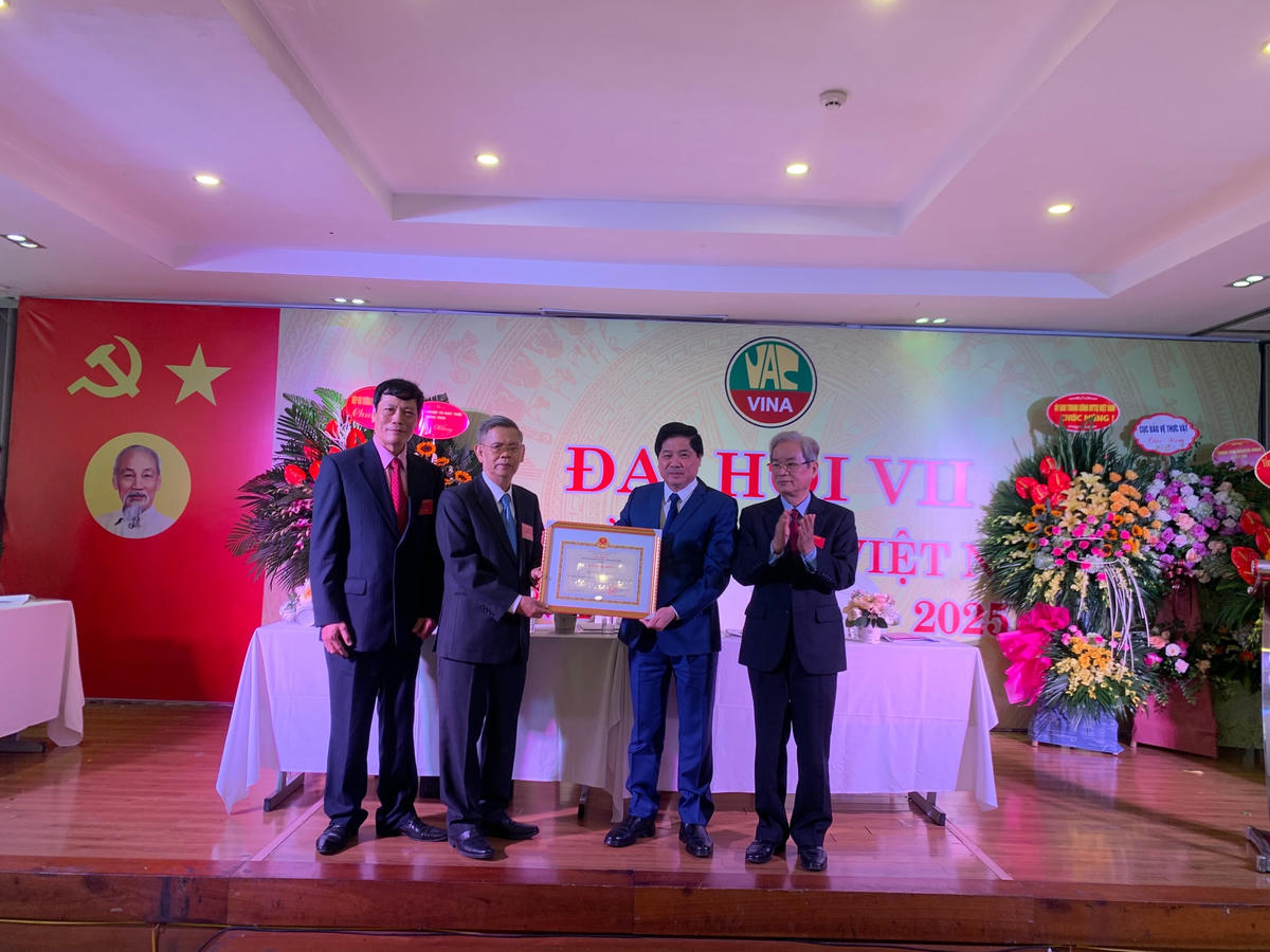 Hội Làm vườn Việt Nam nhận Bằng khen của Bộ trưởng Bộ Nông nghiệp và Phát triển Nông thôn.