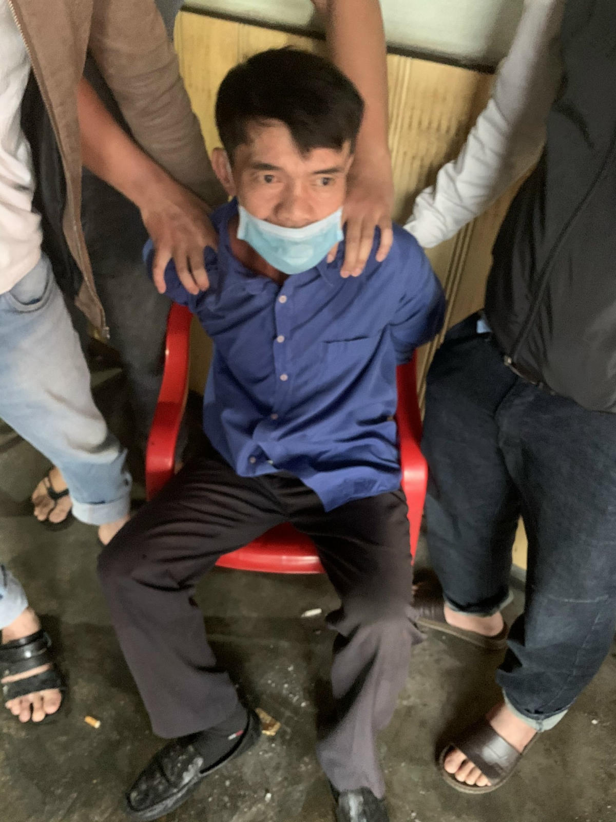 Lực lượng Công an bắt giữ đối tượng Nguyễn Phúc Vinh.