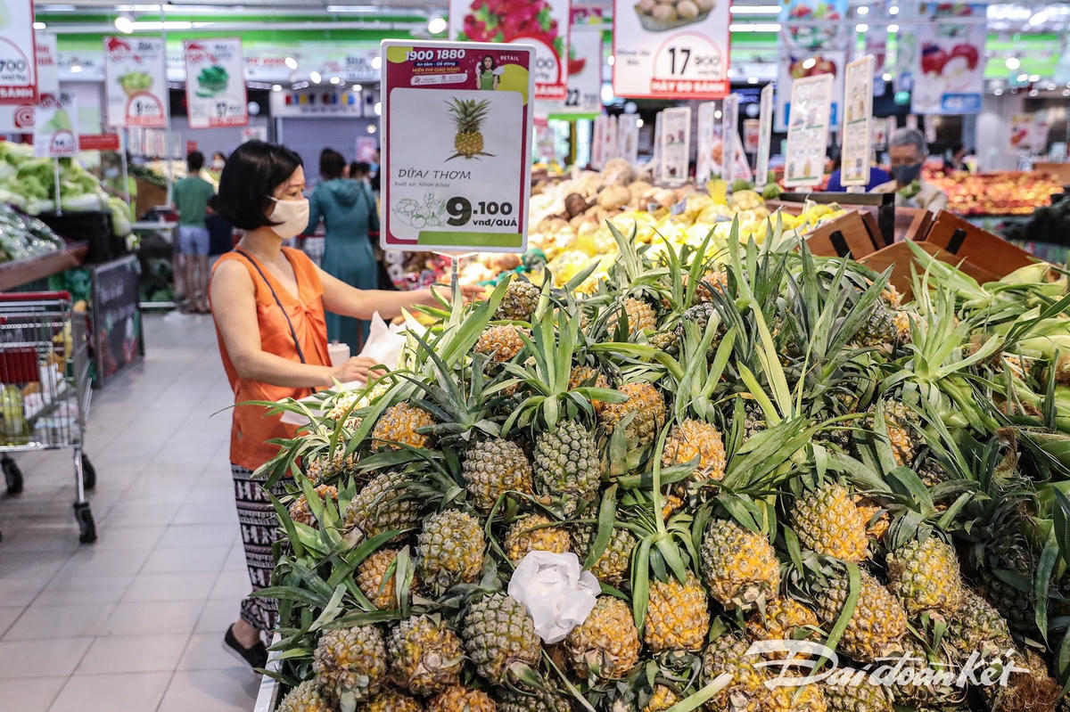 [ẢNH] Thực phẩm, đồ thiết yếu sẵn hàng, người dân Thủ đô không nên tích trữ