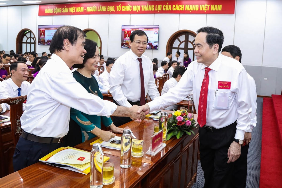 Chủ tịch Trần Thanh Mẫn cùng các đại biểu tham dự Đại hội. Ảnh: Quang Vinh.
