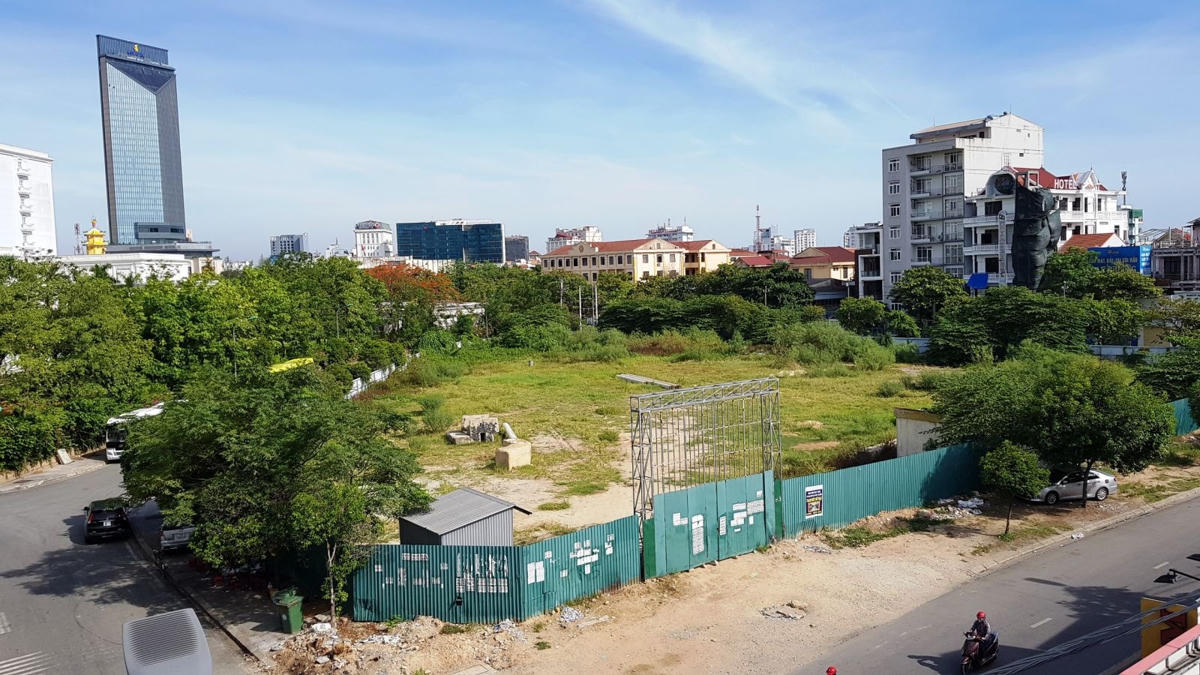 Nhiều dự án “treo” gây lãng phí lớn trong khi quỹ đất hạn hẹp.