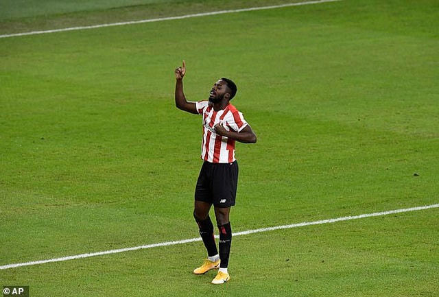 Inaki Williams ăn mừng bàn thắng vào lưới Barcelona sau những phút đầu Bilbao ép sân