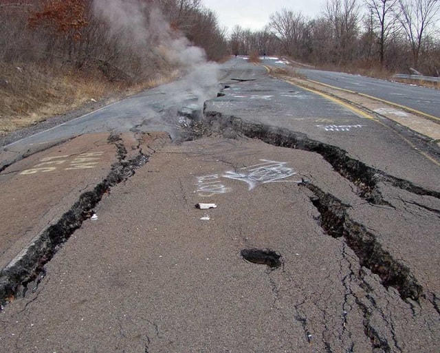 Ngày nay, ngọn lửa ở Centralia bao phủ 15,5 km2 và lan rộng 23 m mỗi năm. Các nhà nghiên cứu dự đoán ngọn lửa có thể tiếp tục cháy trong 250 năm tới. Điều đáng ngạc nhiên là thị trấn này chỉ là một trong 38 hầm mỏ bị cháy cho đến ngày nay tại Pennsylvania.