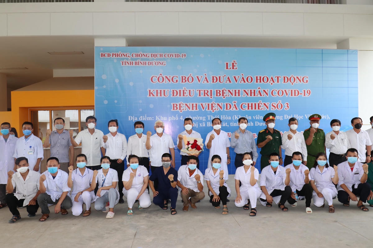 Lực lượng y, bác sĩ quyết tâm bám trụ để cứu người bệnh.