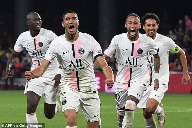 Vắng Messi, PSG nhọc nhằn đánh bại Metz nhờ cú đúp của Hakimi