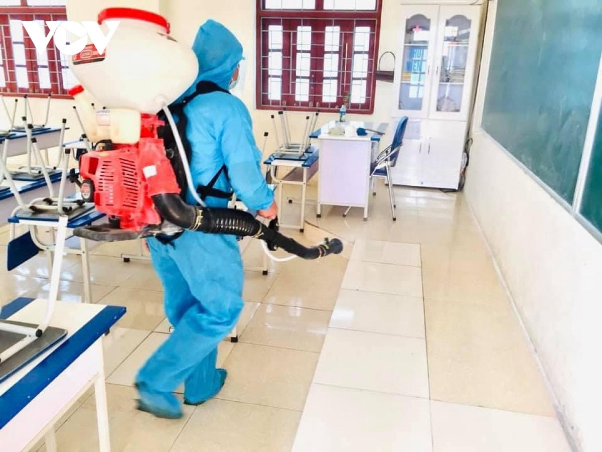 Học sinh từ lớp 1 đến lớp 12 tại các trường của huyện: Bình Giang, Gia Lộc, Ninh Giang, Thanh Hà, Thanh Miện, Tứ Kỳ, Nam Sách bắt đầu học trở lại từ ngày 18/3.  