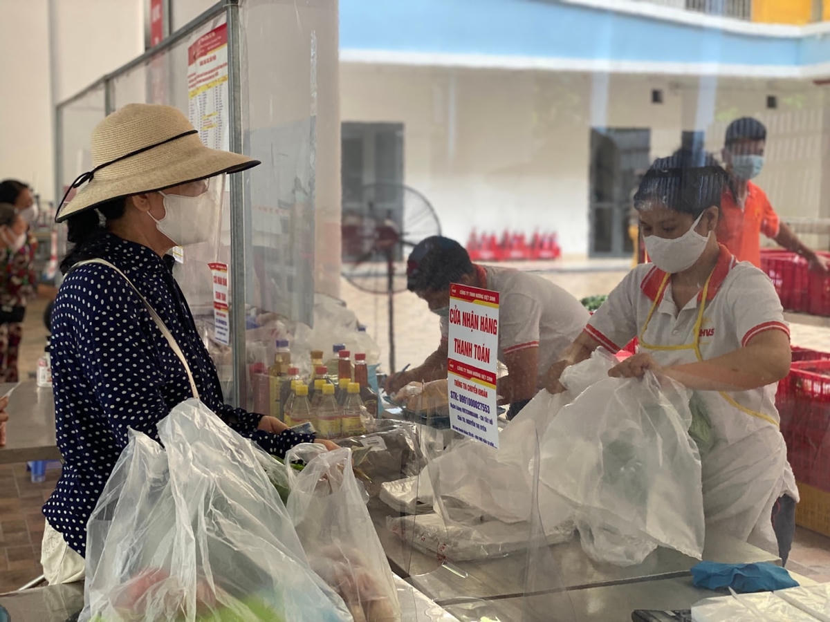 Hàng hóa chuyển tới tay người mua bảo đảm công tác phòng, chống dịch.