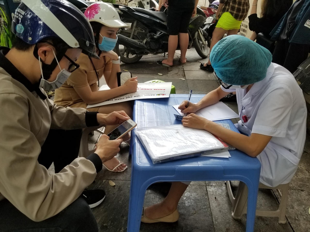 Những trường hợp không đeo khẩu trang nơi công cộng sẽ bị xử phạt 2 triệu đồng. 
