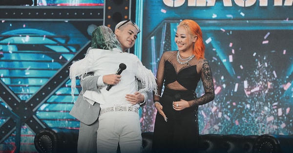 Cặp thi đầu tiên của team Karik. 