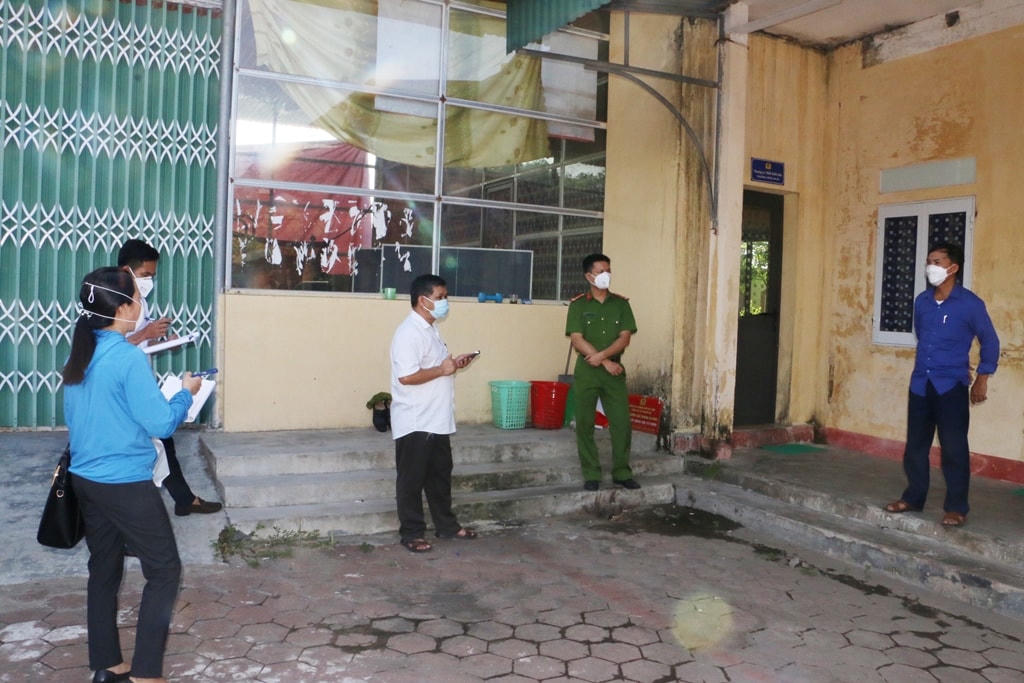 Lực lượng chức năng truy vết đối với bệnh nhân mới.