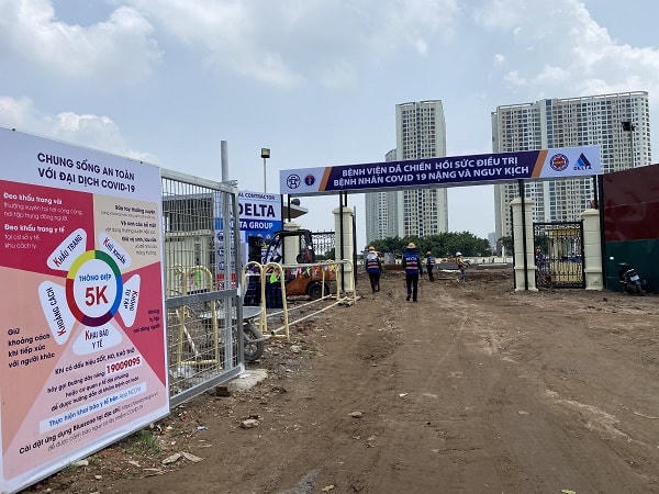 Hà Nội gấp rút xây dựng Bệnh viện dã chiến quy mô 500 giường trên địa bàn phường Yên Sở, quận Hoàng Mai. Ảnh: Trung Nguyên.