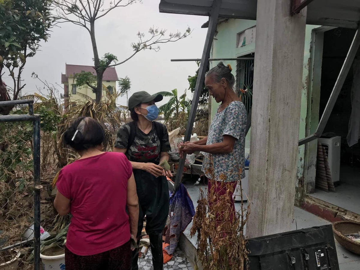 Bà Ngọc Hương trong chuyến từ thiện hồi cuối năm 2020.