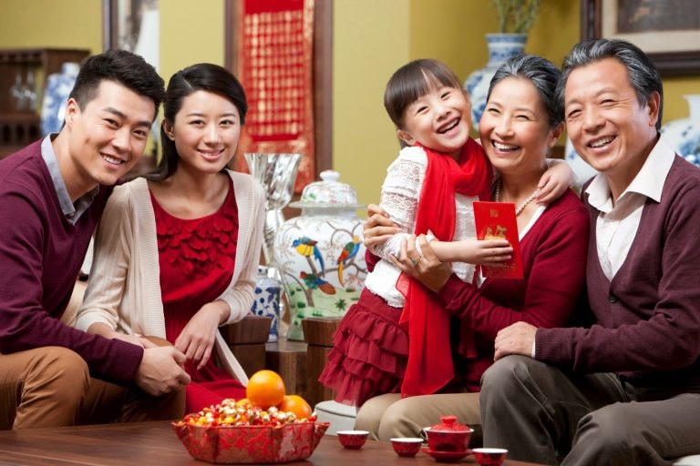 Tết là dịp để gia đình cùng sum vầy, quây quần bên mâm cơm.