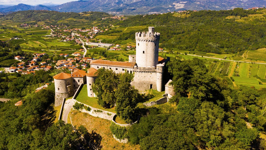 Lâu đài Rihemberk tại thị trấn Branik, Thung Vipava, Slovenia. Ảnh: CNN.