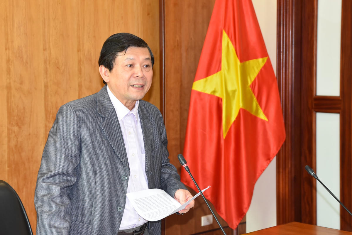 Phó Chủ tịch Nguyễn Hữu Dũng phát biểu chủ trì buổi tọa đàm.