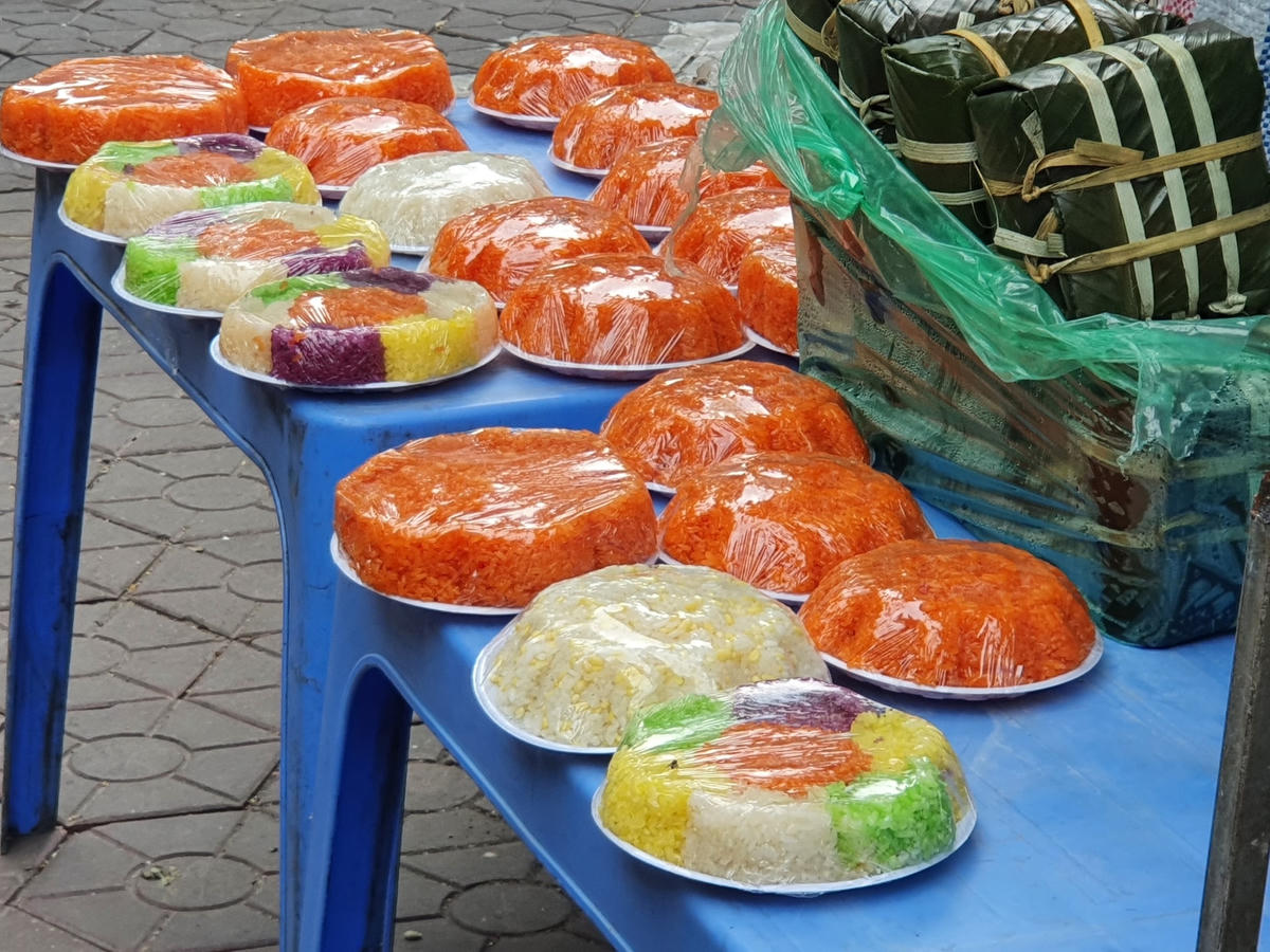 Chợ Hà Nội ngày Rằm tháng 7: Nơi đông đúc, chỗ đìu hiu