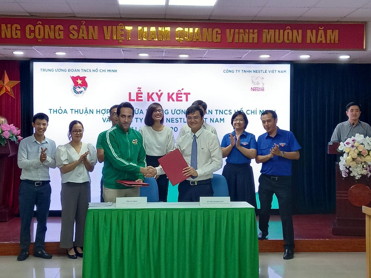 Ký kết chương trình hợp tác xây dựng 30 sân chơi năng động Việt Nam.