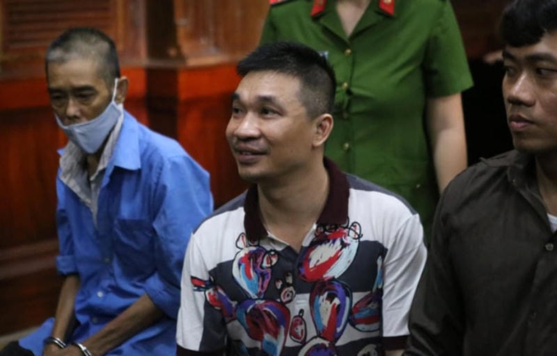 Văn Kính Dương (giữa) tại buổi tuyên án (Ảnh Hải Duyên).