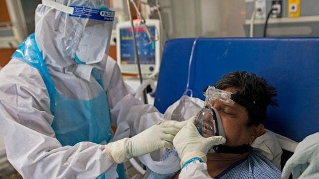 Dịch Covid-19 diễn biến phức tạp ở Ấn Độ (Ảnh: Getty).