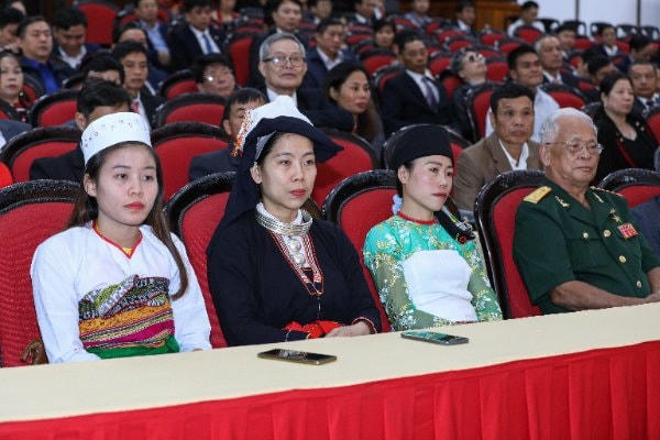 Các đại biểu ưu tú đại diện MTTQ các cấp về dự Lễ kỷ niệm. Ảnh: Quang Vinh.
