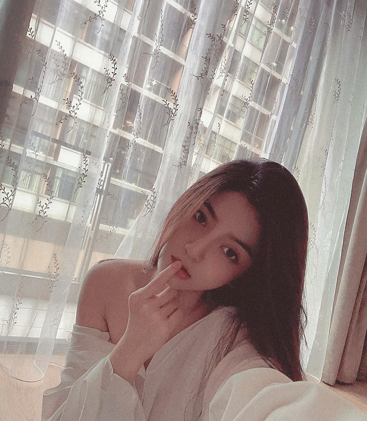 Chu Thanh Huyền (27 tuổi, Hà Nội) bị cư dân mạng réo tên bởi nghi vấn đang hẹn hò với cầu thủ Quang Hải.