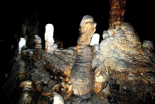 Động Dơi (Ngườm Cắc Khào) được Bộ VHTTDL công nhận là Di sản văn hóa cấp Quốc gia.